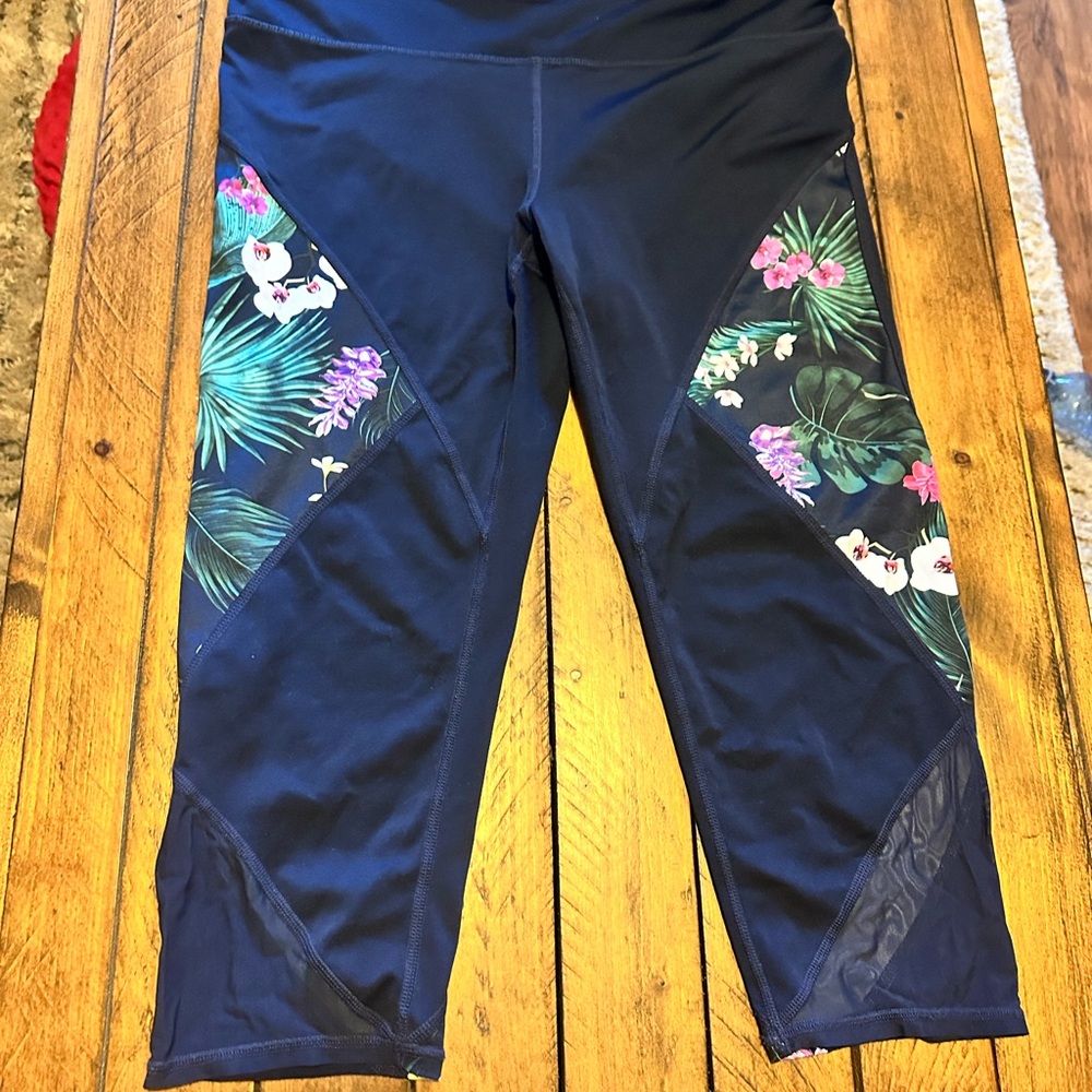 LAST CHANCE - Make me an offer - GAP Navy Floral Leggings